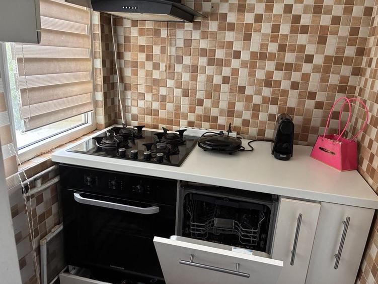 Apartament cu 3 camere decomandat în Exterior Vest