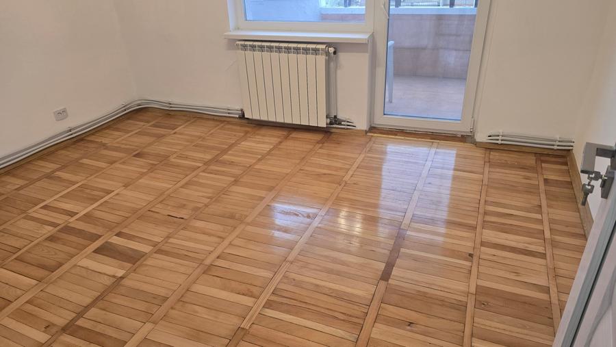 Apartament cu 4 camere decomandat în 22 Decembrie