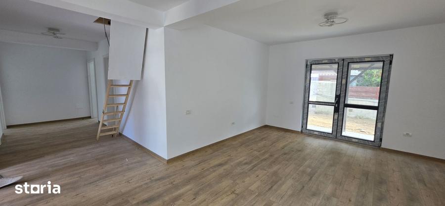 Casă cu 4 camere cu Teren 400 Mp în Domnești