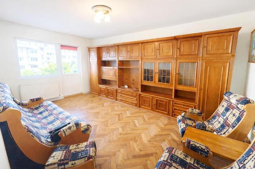 Apartament cu 4 camere decomandat în Răcădău