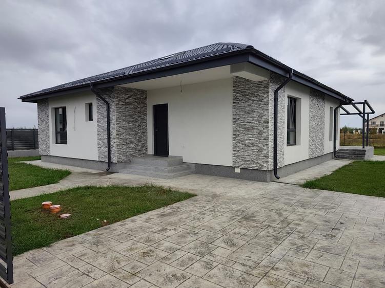 Casă individuală cu 4 camere cu Canalizare în Gulia