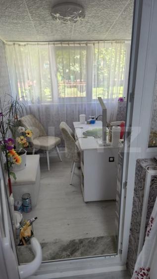 Apartament cu 3 camere semidecomandat, mobilat în Podu Roș