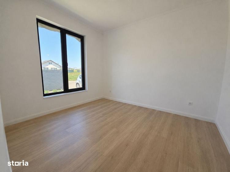 Casă cu 4 camere cu Teren 500 Mp în Vidra