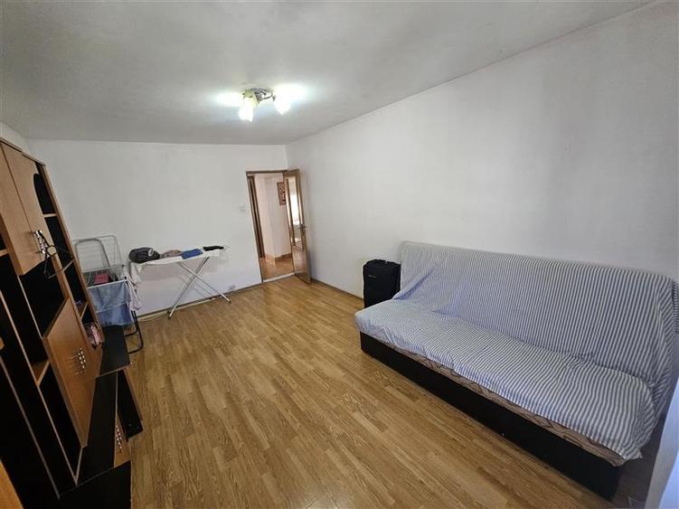 Apartament cu 2 camere decomandat, mobilat în Micro IV