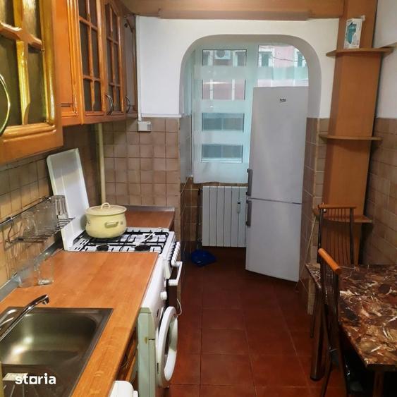 Apartament cu 3 camere semidecomandat în Drumul Taberei