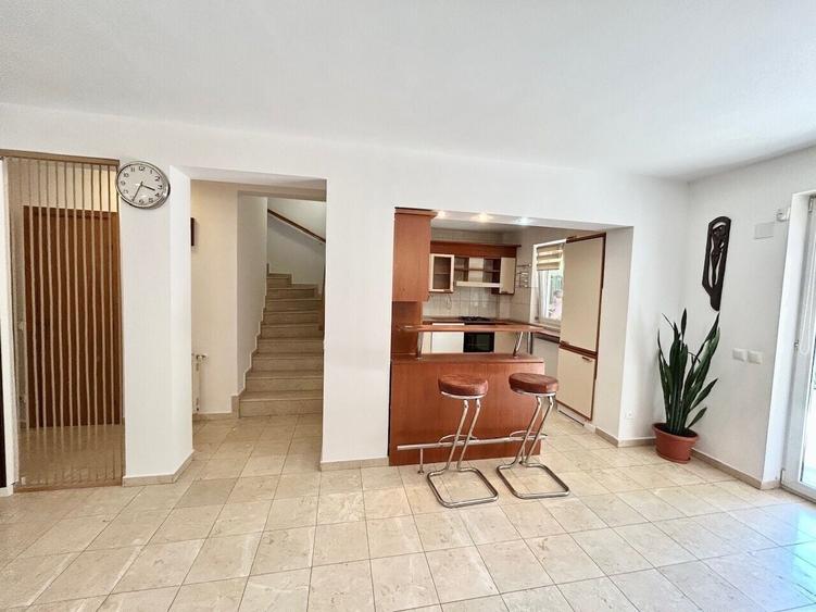 Duplex cu 5 camere cu Canalizare în Iancu Nicolae
