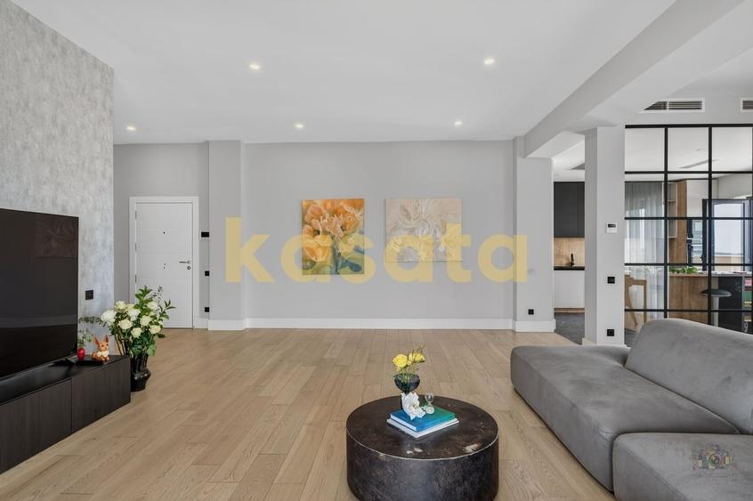 Apartament cu 4 camere semidecomandat în Pipera