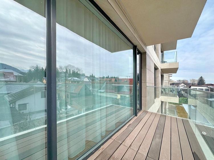 Apartament cu 3 camere decomandat, mobilat în Central