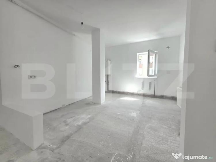 Apartament cu 3 camere semidecomandat în Central