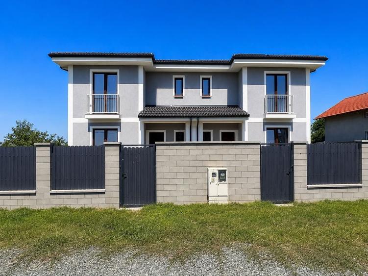 Duplex cu 4 camere cu Canalizare în Moșnița Nouă