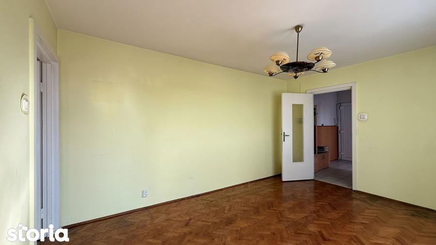 Apartament cu 3 camere semidecomandat în Circumvalațiunii