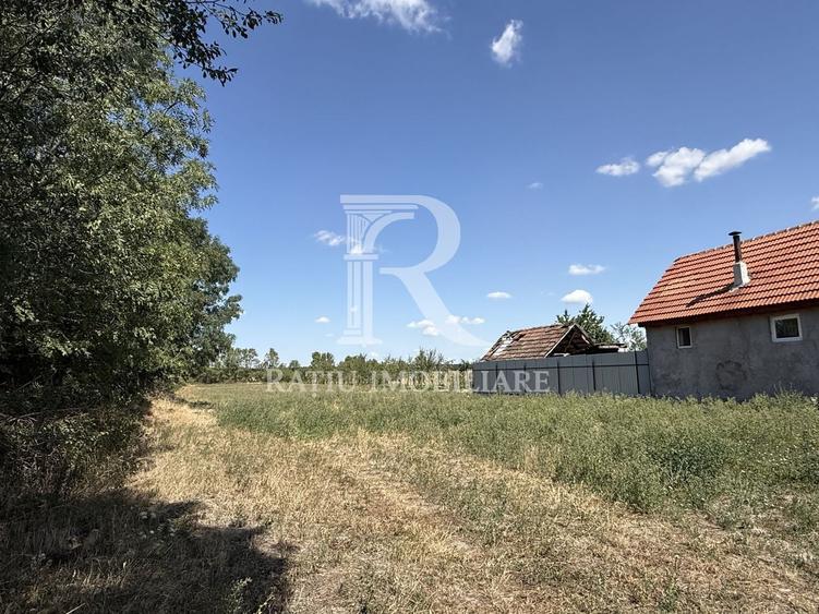 Teren Construcții intravilan de 2600 mp, în Gurbediu