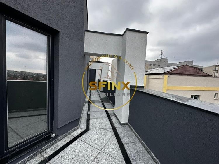 Penthouse cu 6 camere decomandat în Mihai Bravu