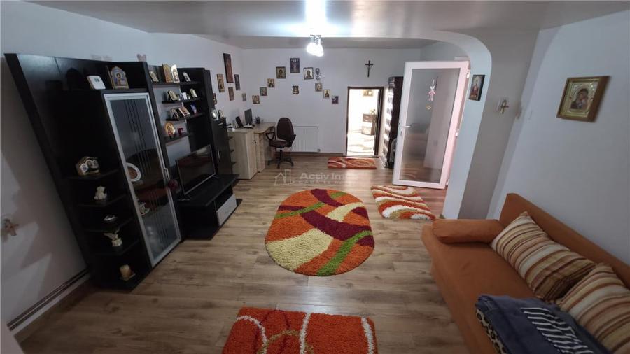Casă cu 8 camere cu Teren 432 Mp în Central