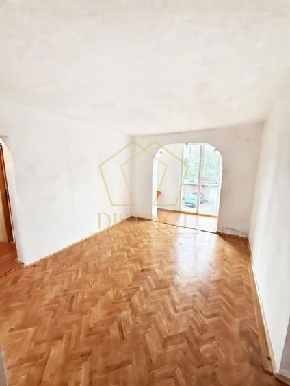 Apartament cu 2 camere semidecomandat, mobilat în Central