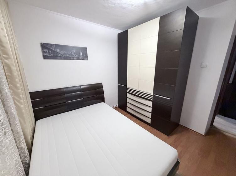 Apartament cu 3 camere decomandat în Nicolina