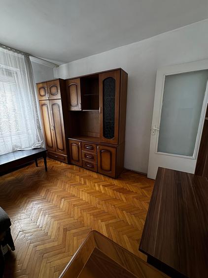 Apartament cu 3 camere decomandat în Complex Studențesc