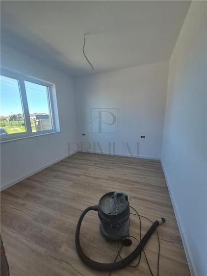 Duplex cu 4 camere cu Canalizare în Moșnița Nouă