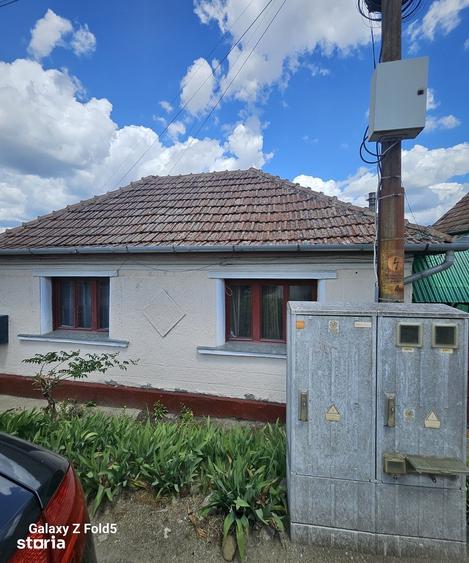 Casă cu 4 camere decomandat cu Teren 500 Mp în Sânmartin