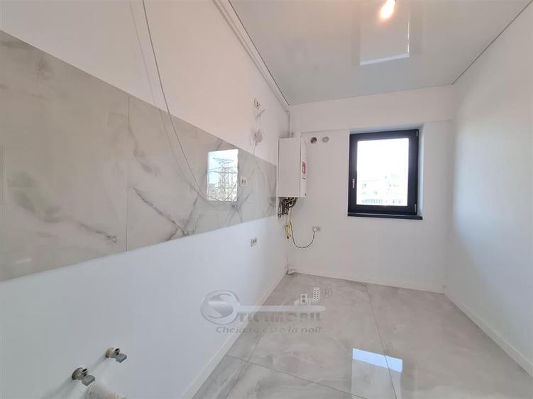 Apartament cu 3 camere semidecomandat în Cug
