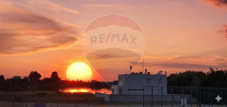 Apartament cu 4 camere decomandat în Băneasa