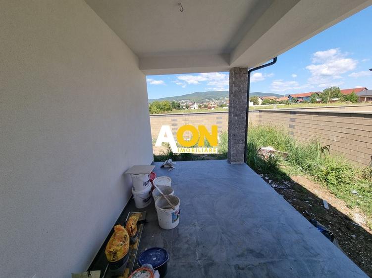 Casă individuală cu 4 camere cu Canalizare în Cetate