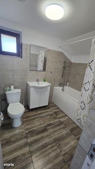 Casă cu 5 camere cu Teren 1270 Mp în Izvoarele