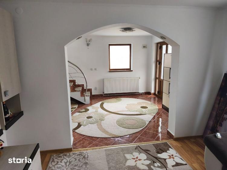 Casă cu 5 camere cu Teren 145 Mp în Vlădesti