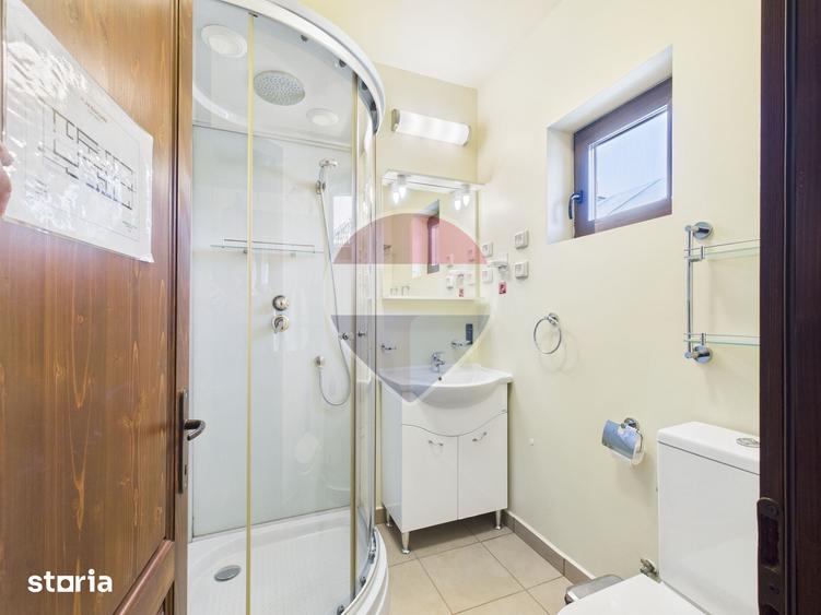 Casă cu 7 camere cu Teren 427 Mp în Limanu
