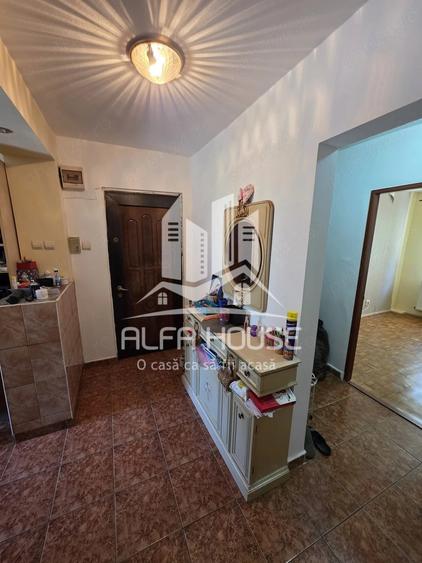 Apartament cu 3 camere decomandat în Moroasa 2
