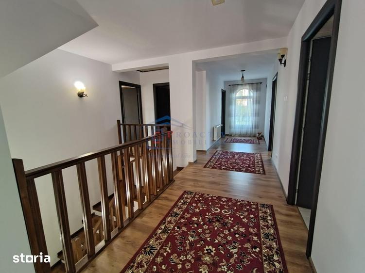 Casă cu 7 camere cu Teren 800 Mp în Șcheia