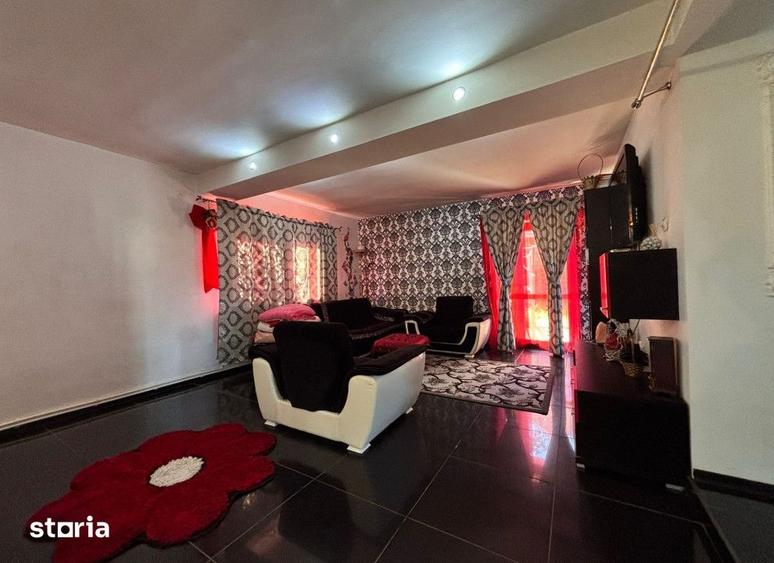 Casă cu 6 camere cu Teren 350 Mp în Cug