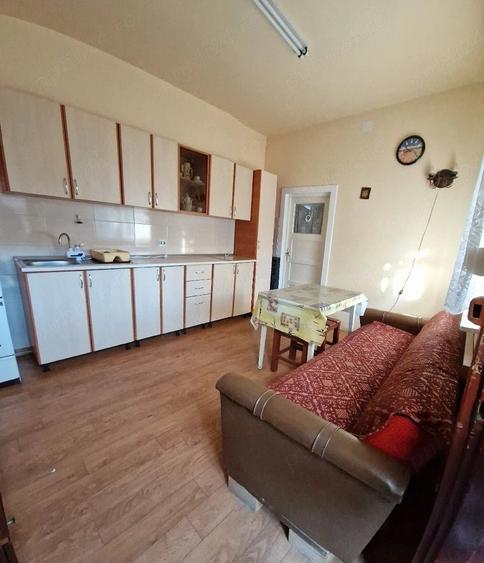 Casă cu 3 camere cu Teren 500 Mp în Central