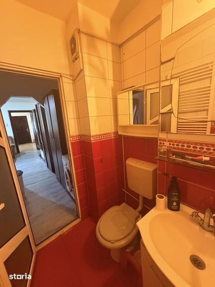 Apartament cu 2 camere semidecomandat în Craiovița Nouă