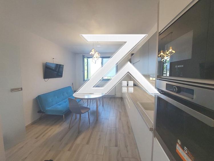 Apartament cu 3 camere decomandat, mobilat în Central