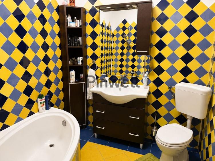 Casă individuală cu 8 camere cu Canalizare în Sud-Vest