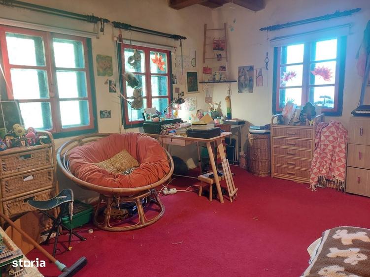 Casă cu 4 camere în Băița