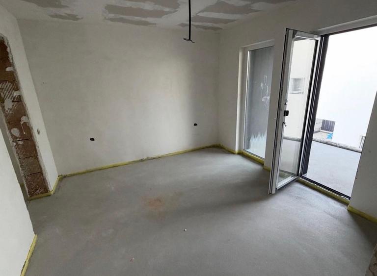 Casă individuală cu 4 camere cu Teren 250 Mp în Cetate
