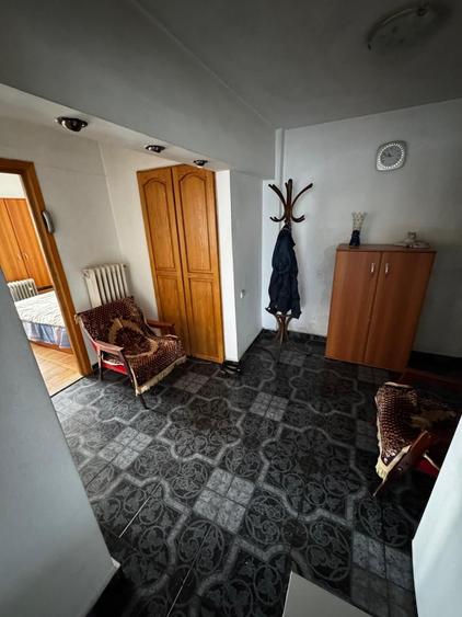 Apartament cu 3 camere semidecomandat în Central