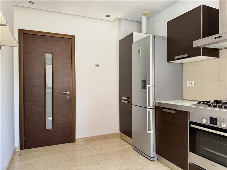 Apartament cu 4 camere decomandat în Dorobanți