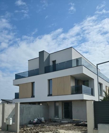 Casă individuală cu 5 camere cu Canalizare în Odăile