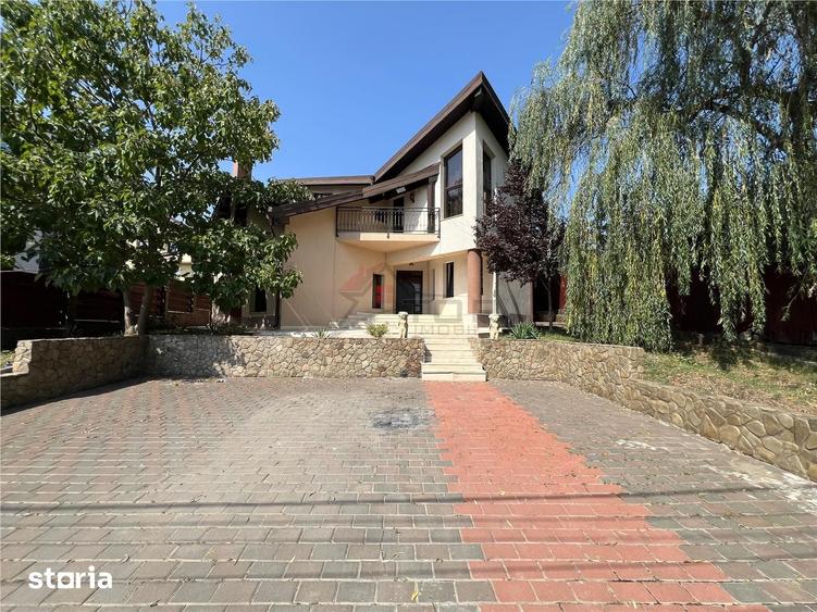 Casă cu 7 camere cu Teren 750 Mp în Bârnova