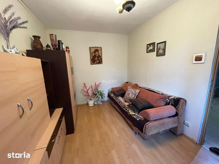 Apartament cu 3 camere în Podu Roș