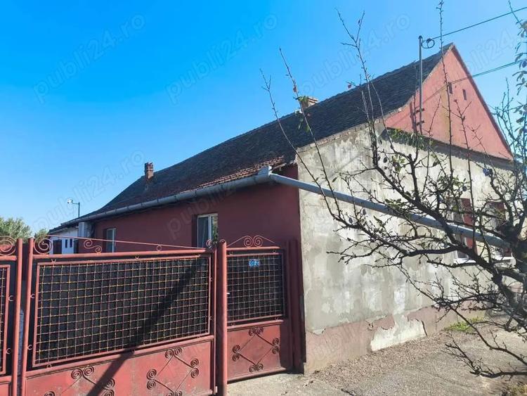 Casă cu 4 camere cu Teren 2158 Mp în Cenad