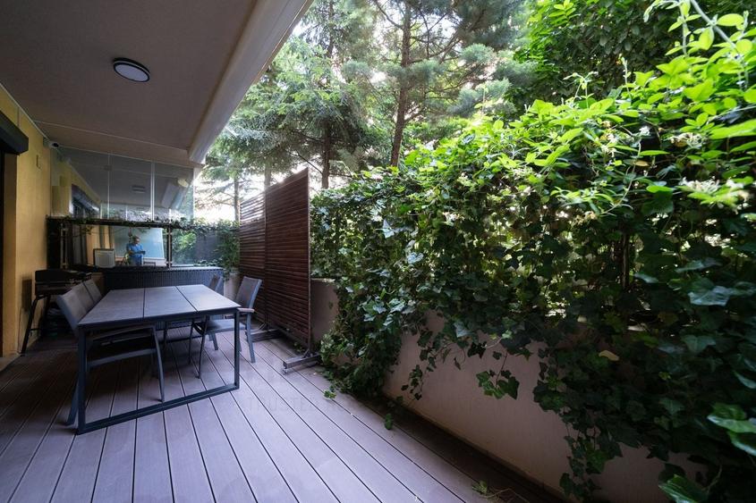 Apartament cu 5 camere decomandat, mobilat în Herăstrău