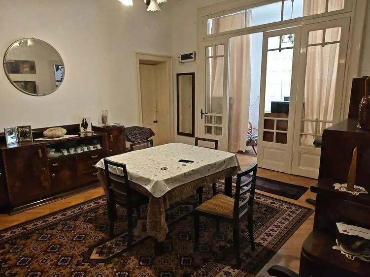 Apartament cu 3 camere semidecomandat în Victoriei
