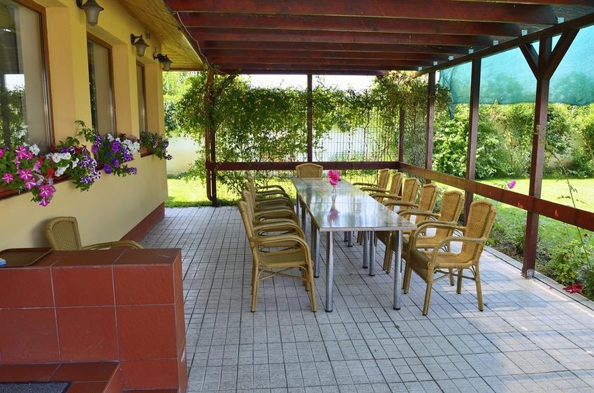 Casă cu 14 camere cu Teren 1600 Mp în Șanțu-Florești
