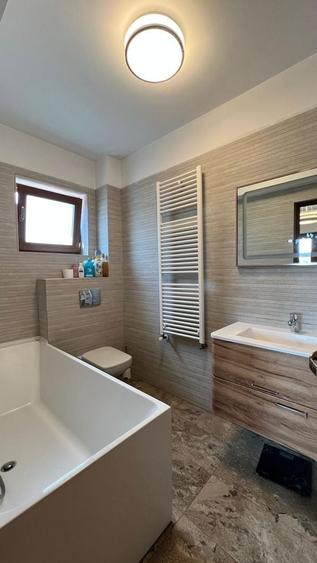 Casă individuală cu 5 camere cu Canalizare în Central