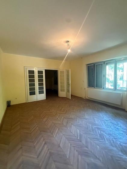 Casă cu 4 camere cu Teren 700 Mp în Central