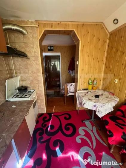 Apartament cu 2 camere semidecomandat, mobilat în Câmpia Turzii